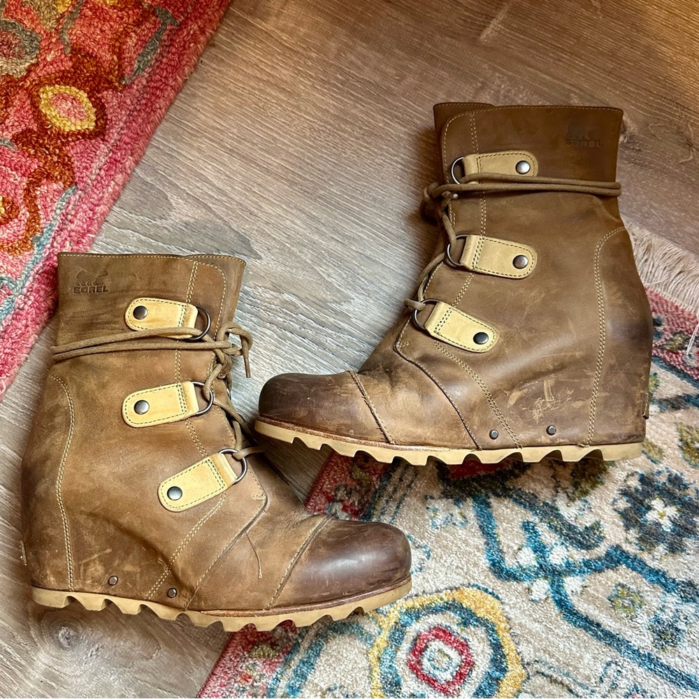 Sorel - lace up, wedge, winter booties